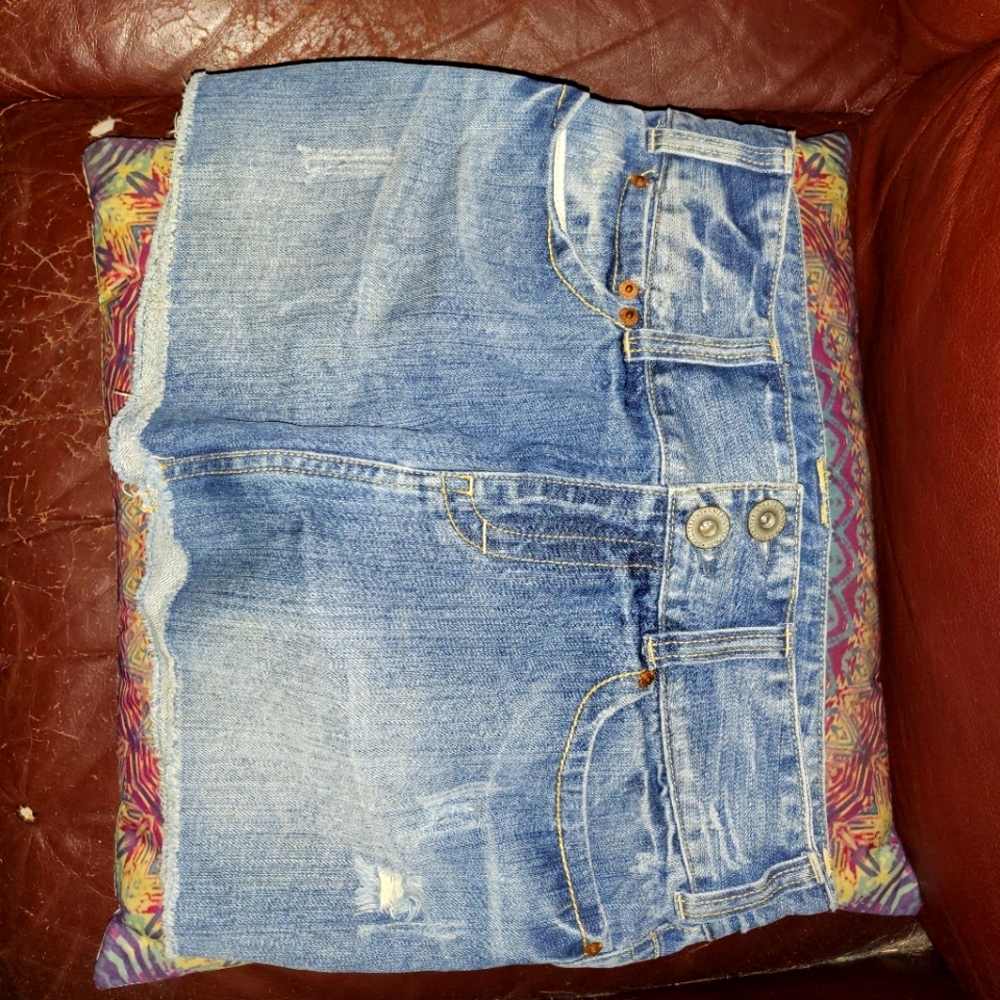 American Eagle Denim Mini Skirt Size 7 / 8 LIKE NEW